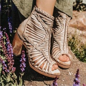 Freebird bela size 7 tan